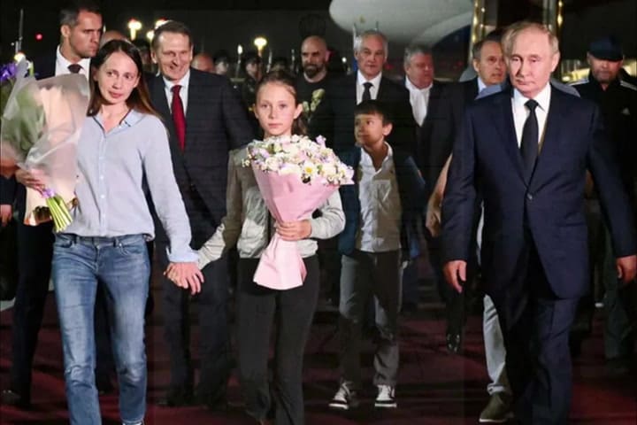A fondo - El casamiento de los espias rusos - APERTURa