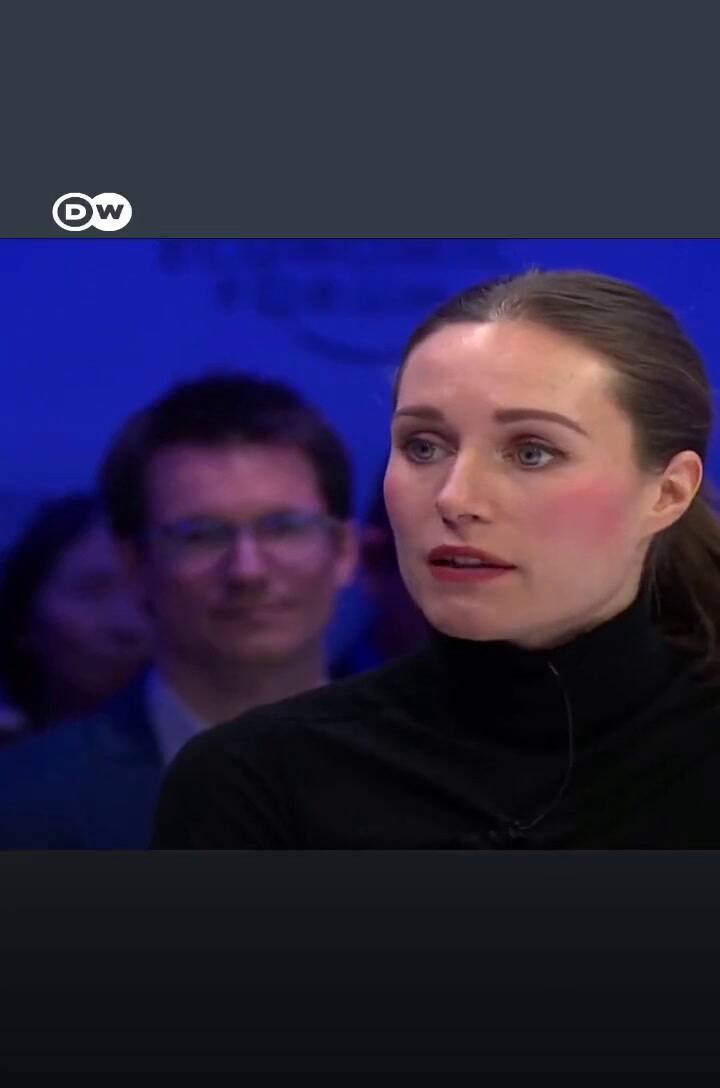 El momento en que Sanna Marin, la primera ministra de Finlandia, le puso los puntos a un periodista.