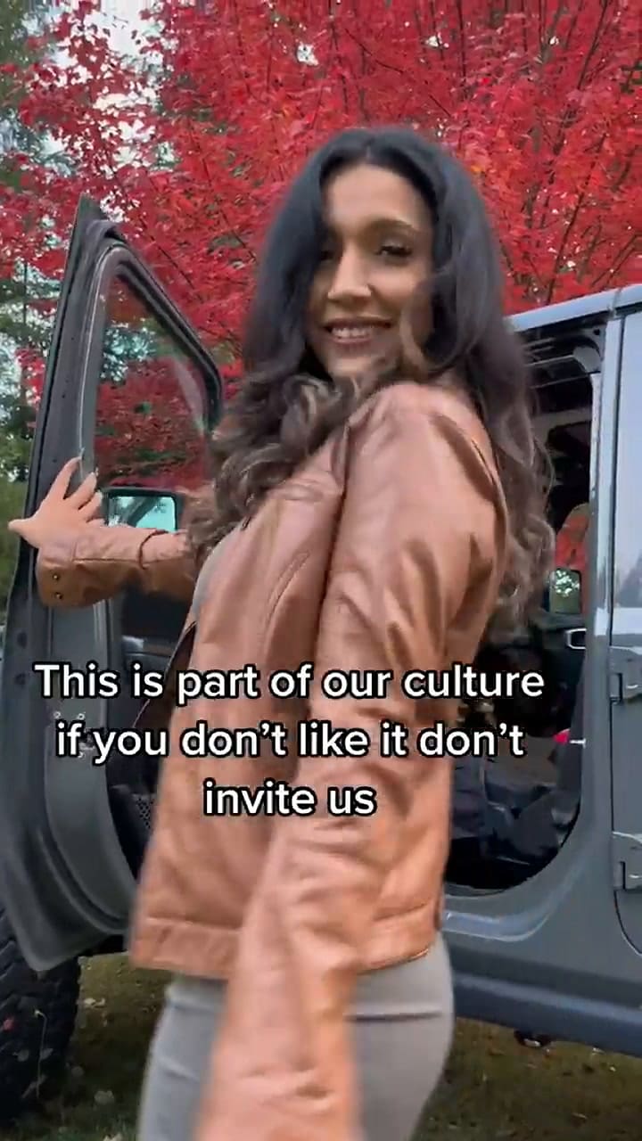 Una mujer se viralizó al compartir la vestimenta que usó para una barbacoa