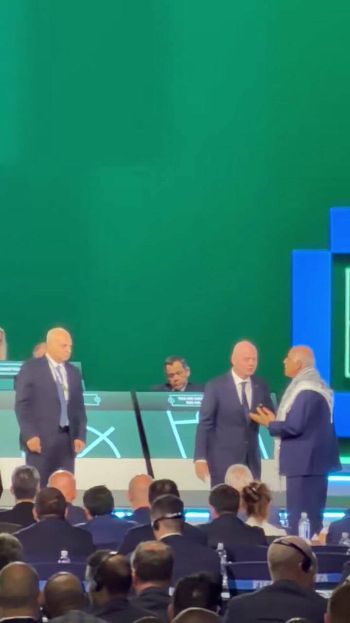 El momento en el que los directivos se niegan el saludo