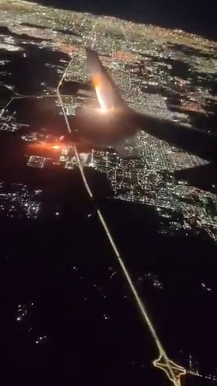 The explosion in Ezeiza as seen from the FlyBondi plane that took off