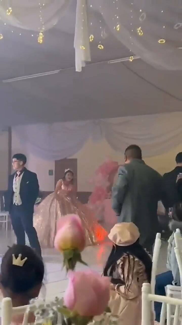 Intentó usar su regalo en medio de su fiesta y casi desata una tragedia