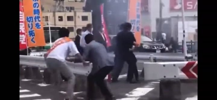 Asesinan a balazos y por la espalda a Shinzo Abe