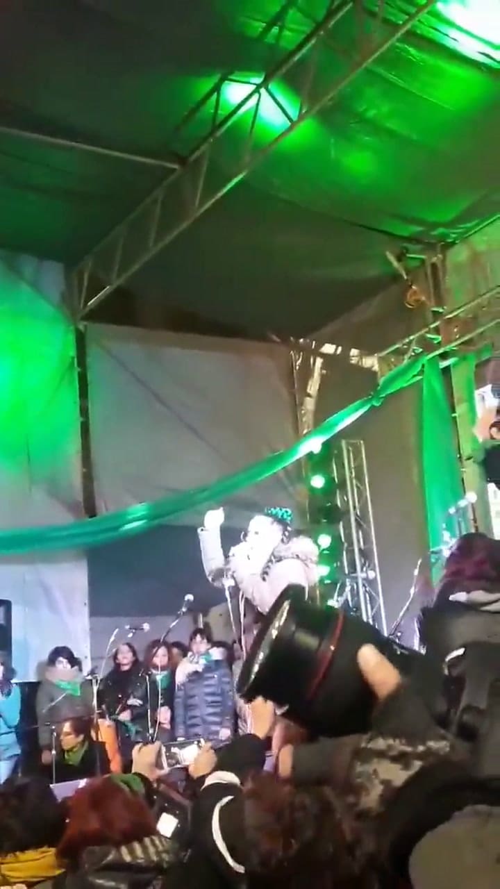 Miss Bolivia se presentó en el escenario a favor de la despenalización - Fuente: Twitter