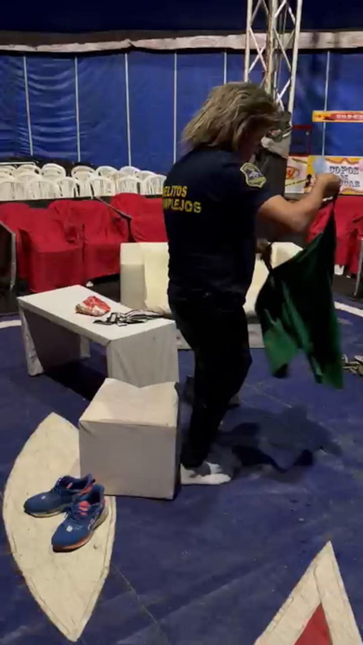 Foi assim que um policial de Buenos Aires se disfarçou de palhaço