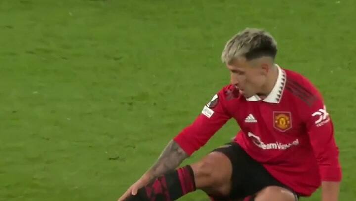 El momento en que se lesionó Lisandro Martínez