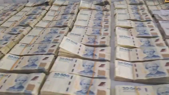 la policía secuestró 184 millones de pesos en efectivo