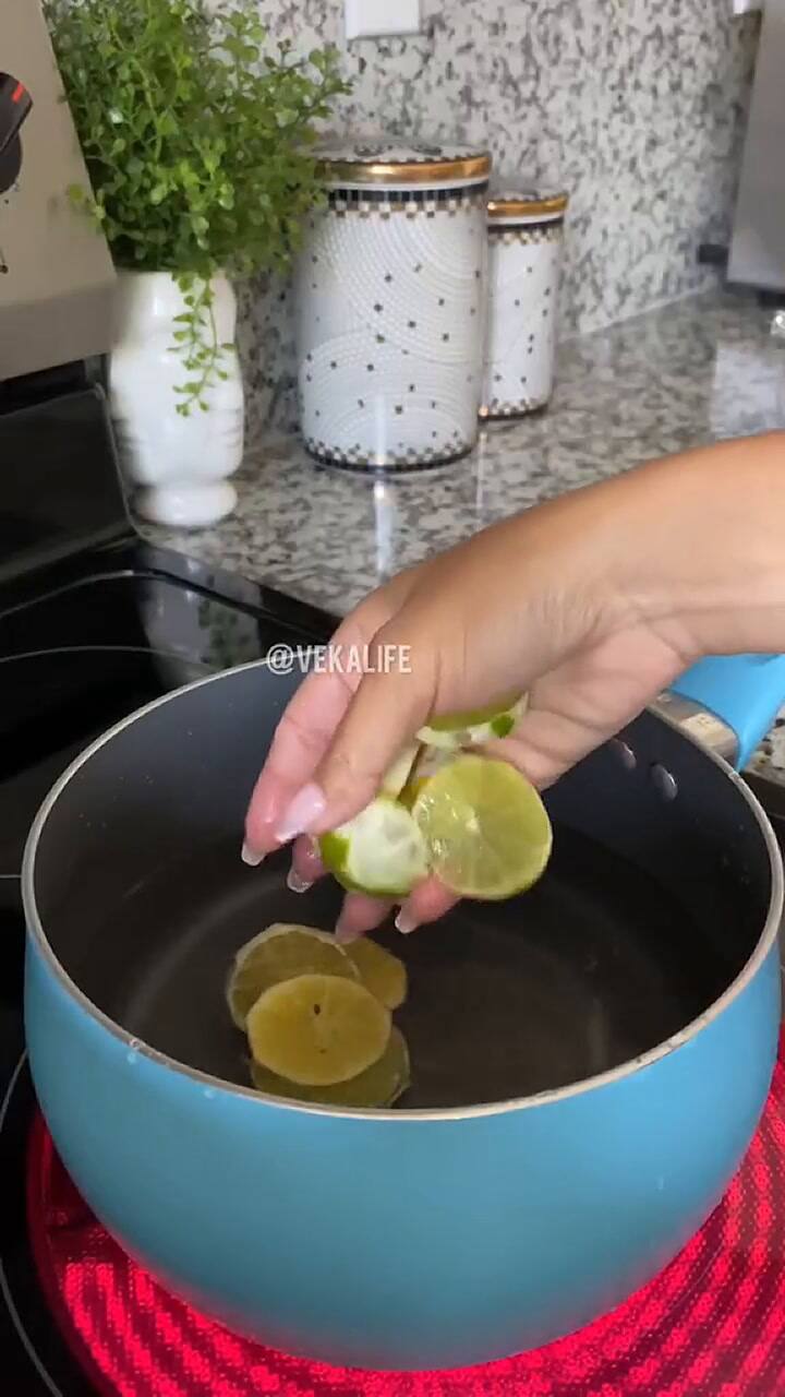 La preparación que promete eliminar los olores de la cocina