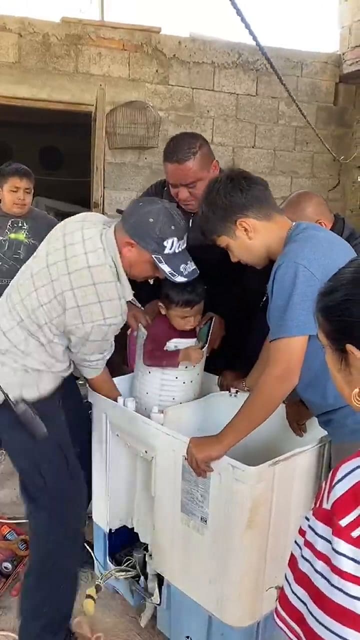 Un niño quedó dentro de un lavarropas