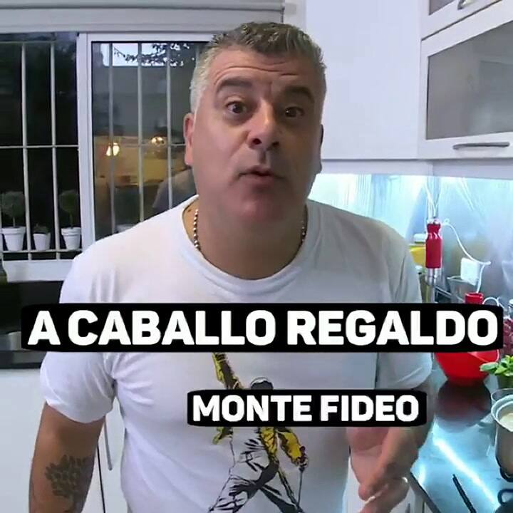 Divina Comida: Pichu muestra su plata 'A caballo regalado, Monti-Fideo' - Fuente: Telefe