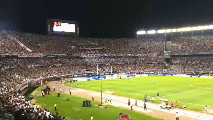 Insultos para Macri en la cancha de River