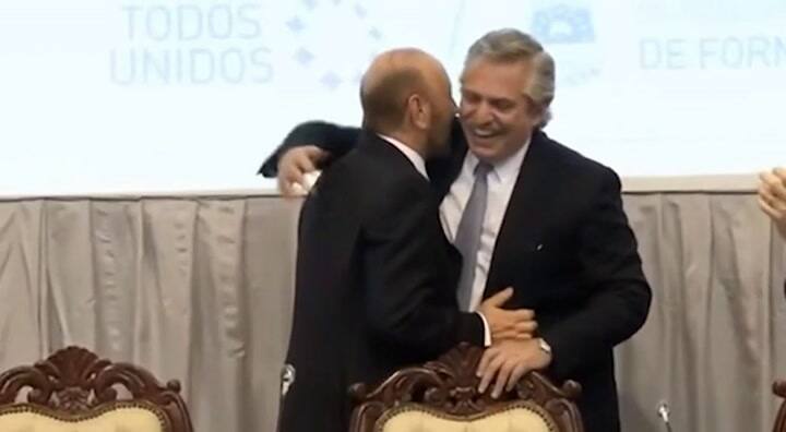 otro video polémico de Alberto Fernández