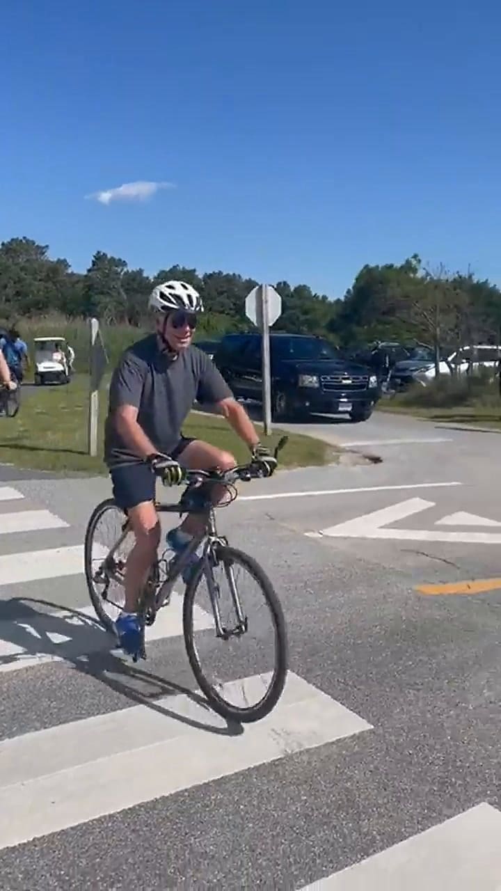 El presidente de los Estados Unidos, Joe Biden, se cayó de su bicicleta