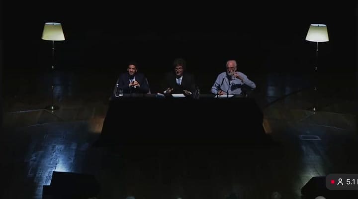 La pregunta que incomodó a Milei durante una charla en el Palacio Libertad