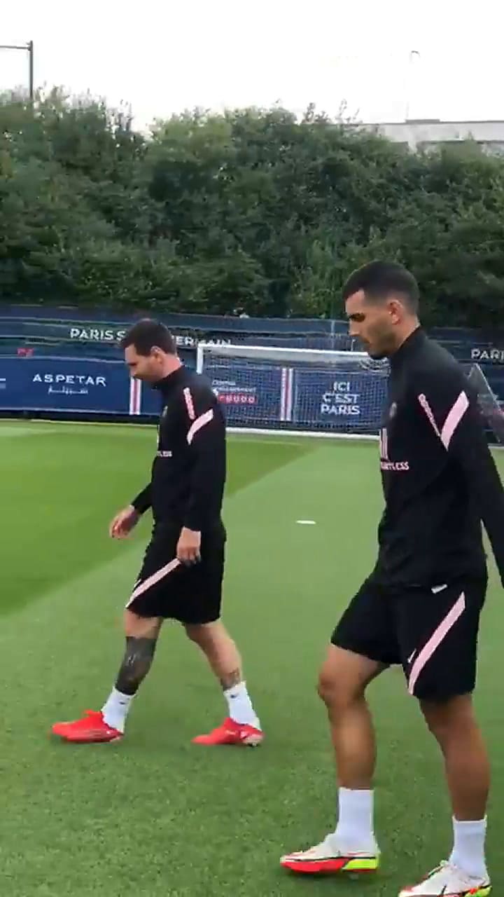 El detalle 'cabulero' de Lionel Messi en su ingreso al campo de entrenamiento del PSG