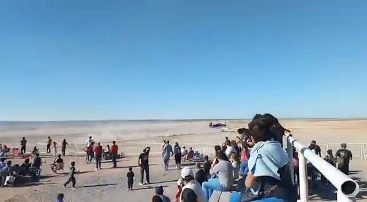 Un avión golpea su ala contra el piso en el Aeroclub de Allen II