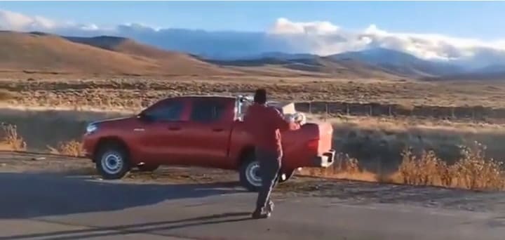 Chubut: saquearon un camión que volcó y cuando el chofer estaba muerto dentro del vehículo