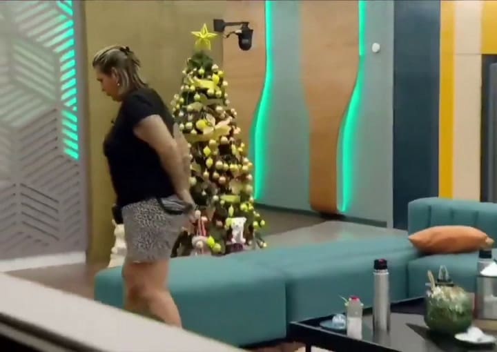 Sandra fue captada por las cámaras de la casa de Gran Hermano mientras se rascaba el cuerpo