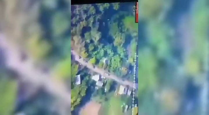 Drones ucranianos filmaron el repliegue de un convoy ruso
