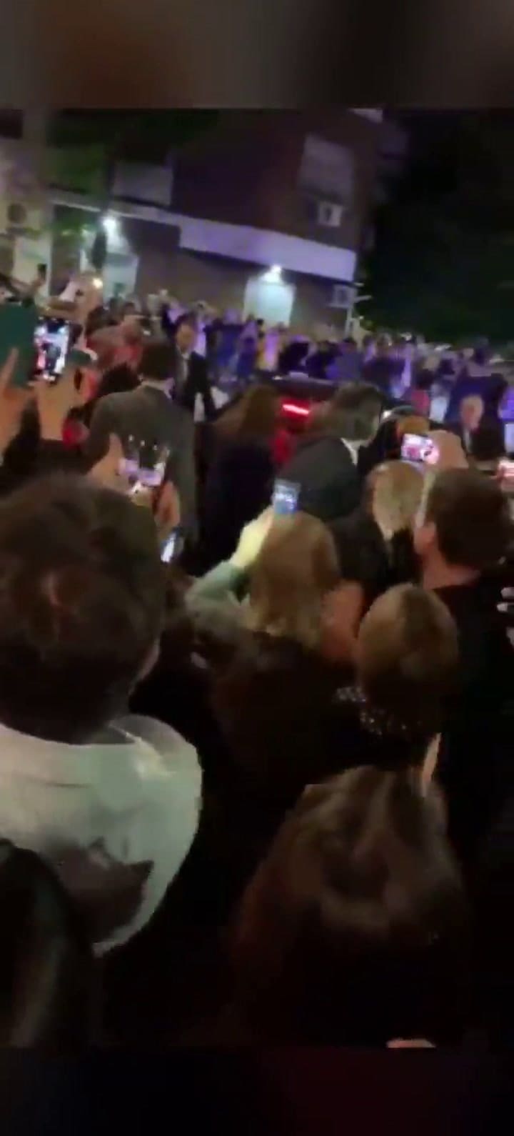 Merkel fue aplaudida al salir de un restaurante en Palermo