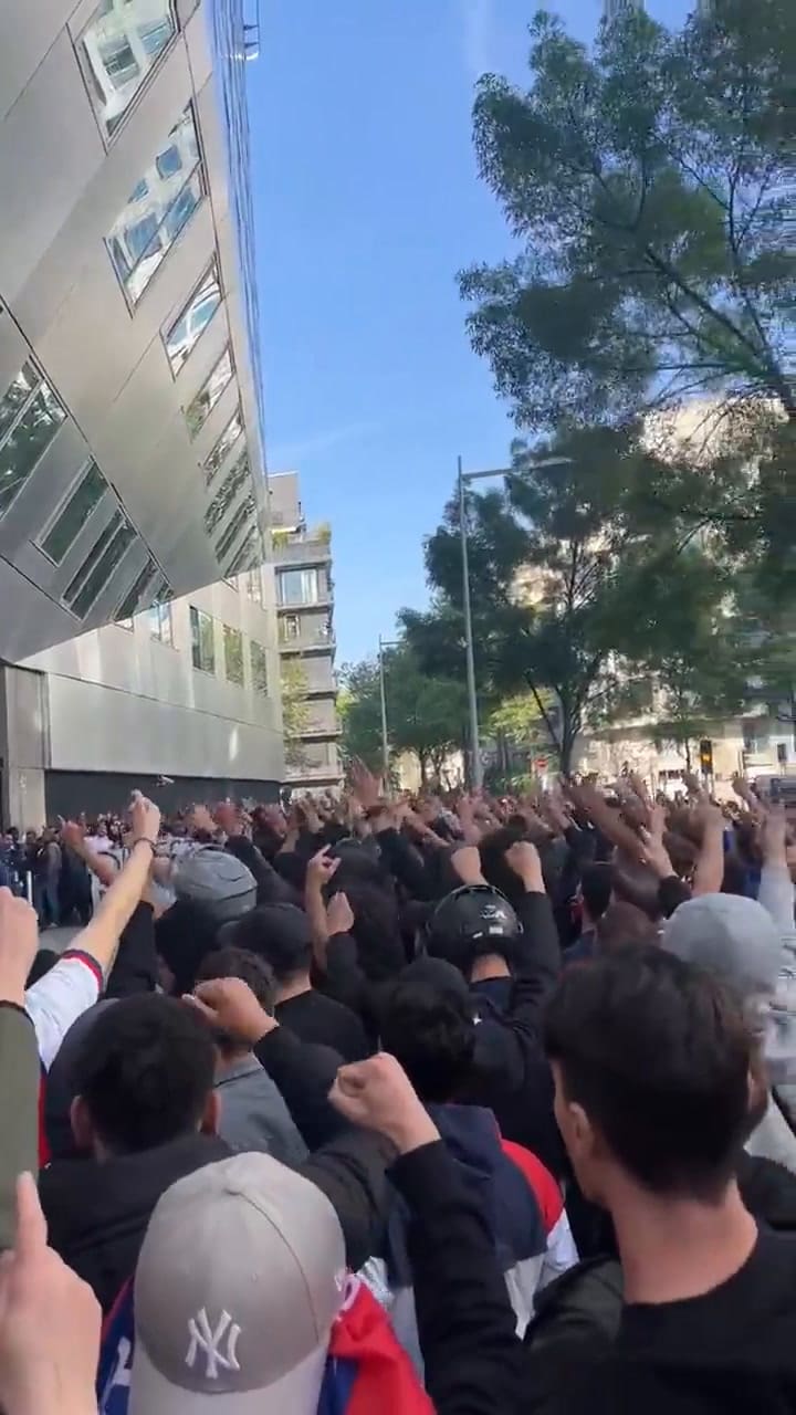 Los hinchas del PSG enfurecidos