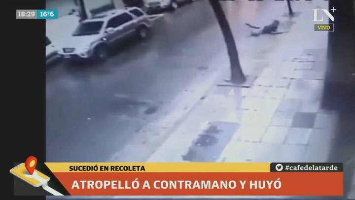 Manejaba a contramano, atropelló y huyó