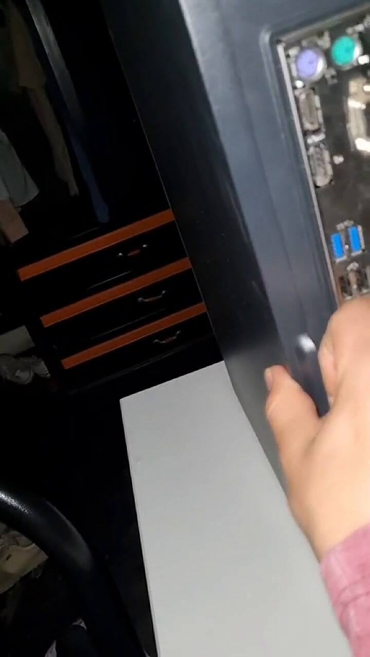 Un tiktoker se encontró un ratón dentro de su computadora