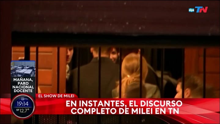 Yuyito González presente en la presentación del libro de Milei