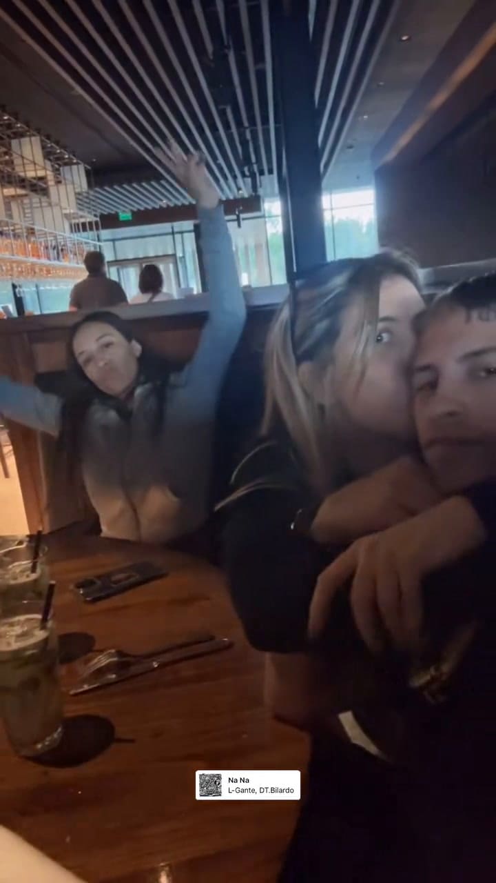 L-Gante se mostró junto a su novia y amigos de ambos en un restaurante (Video: Instagram @lgante_keloke)
