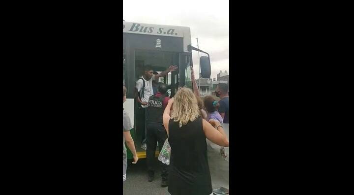 Enfrentamiento entre vecinos y un colectivero por un corte de luz