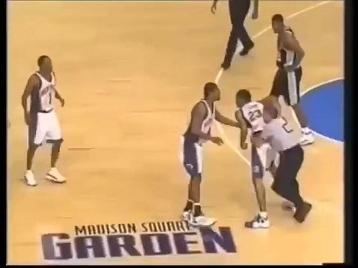 Marcus Camby puso KO a su propio entrenador - Fuente: YouTube