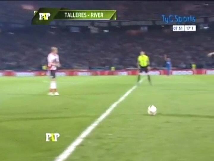 Mina pinchó una pelota