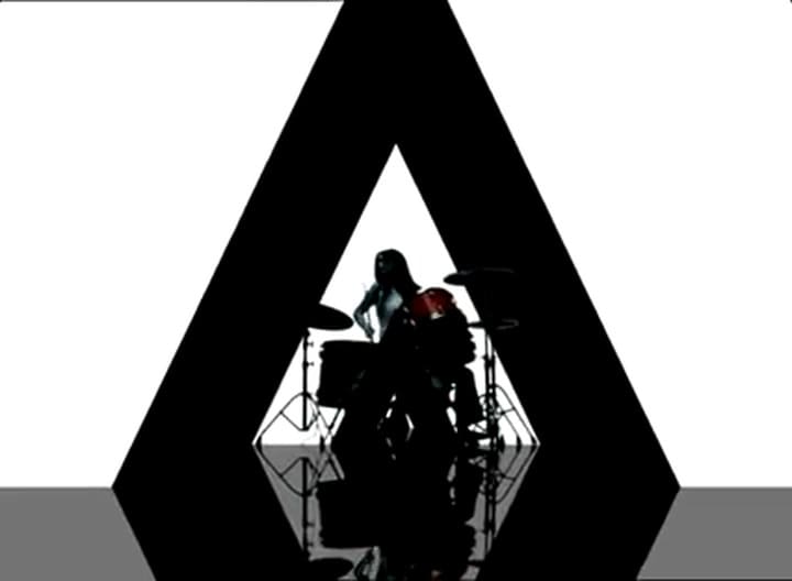 The White Stripes - 'Seven Nation Army' - Fuente: YouTube