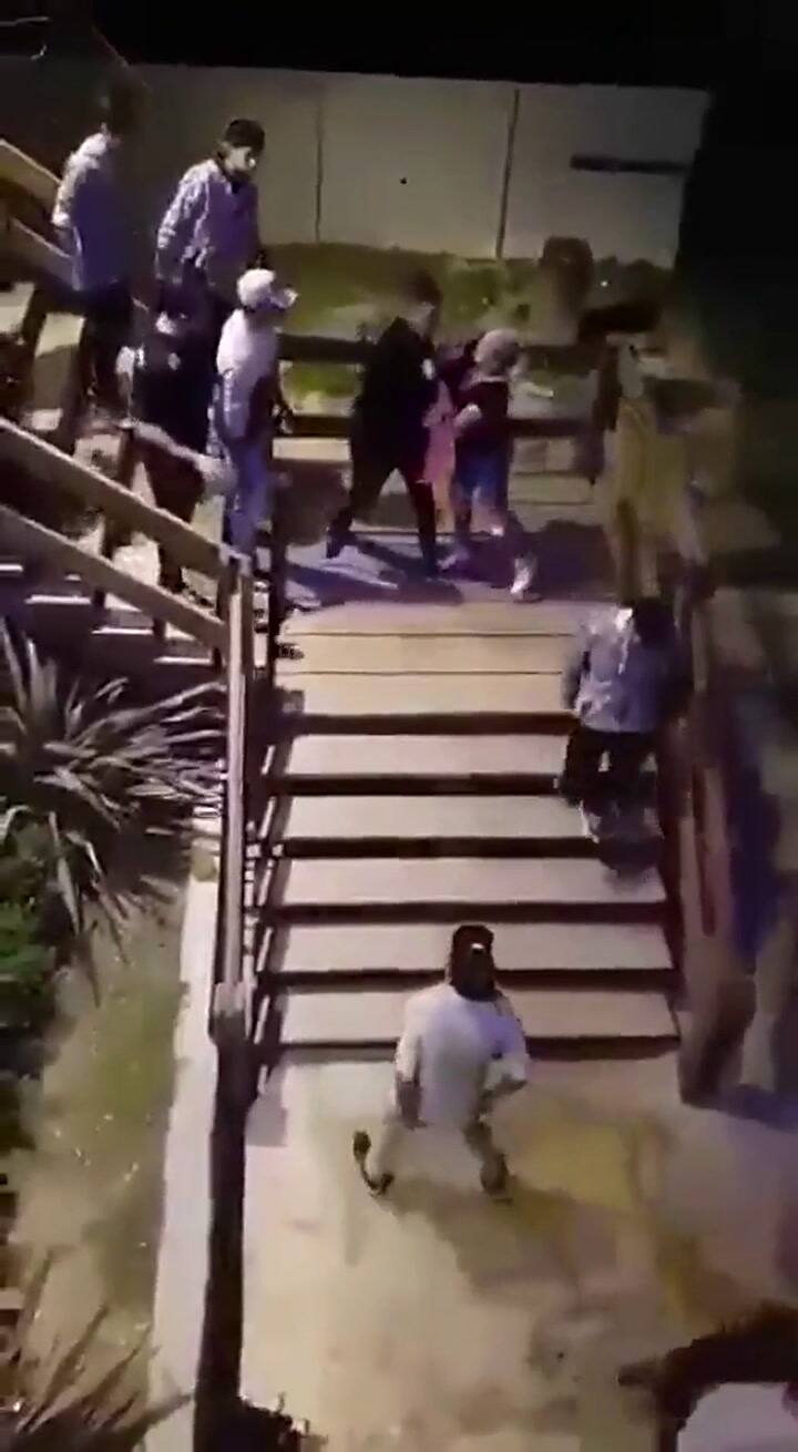 Una mujer se fracturó la pierna luego de que un patovica la agrediera y tirara por una escalera - Fu