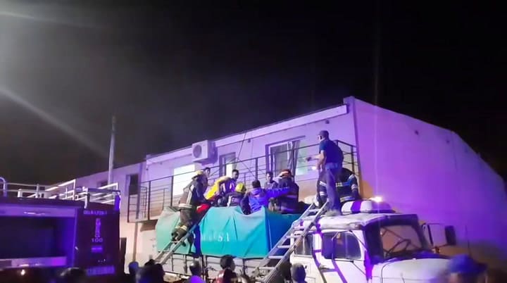 Incendio fuera de control en un geriátrico: dos mujeres fallecidas y cinco internados en grave estado