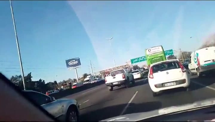 Impactante choque en la Panamericana. Un camión se partió en dos, hay un herido e importantes demoras en ambos sentidos