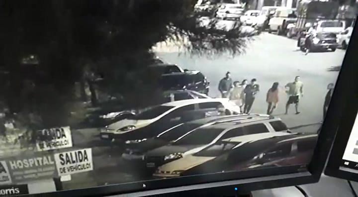 La gresca, los disparos y el momento en que la policía arrastra el cuerpo del hombre baleado