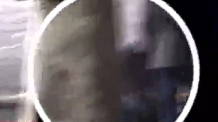 Así detenían al hombre que arrojó piedras a la oficina de CFK en el Congreso