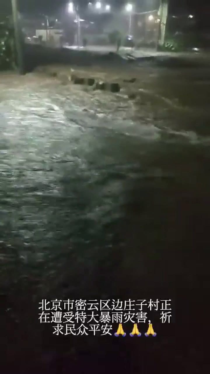 Las inundaciones provocaron corrientes de agua en las calles