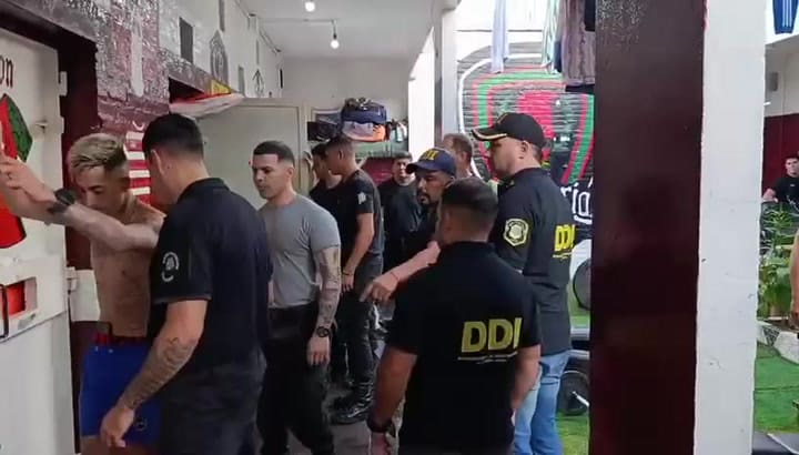 Allanamiento en Unidad 24 de Florencio Varela por un caso de estafas