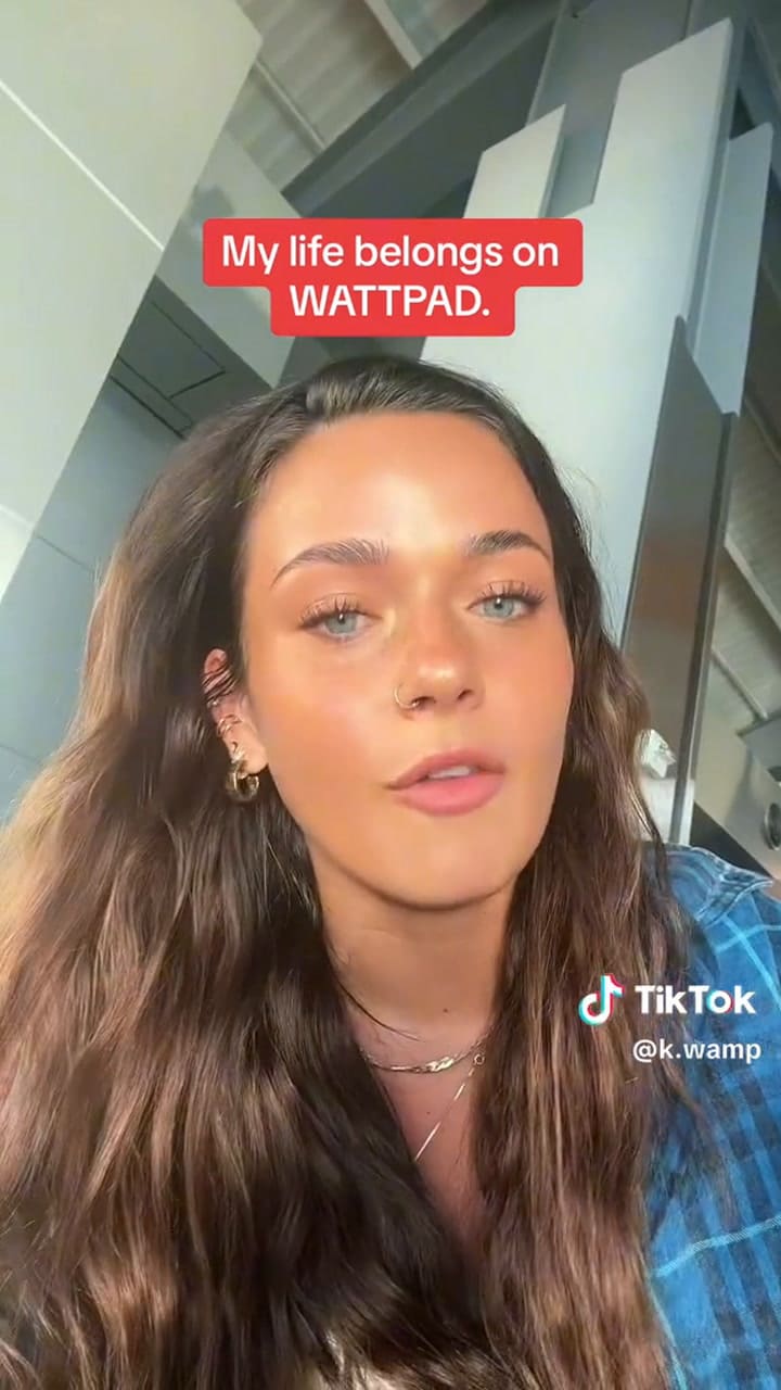 Abandonó su vuelo para tener una cita a ciegas y ahora recibe regalos