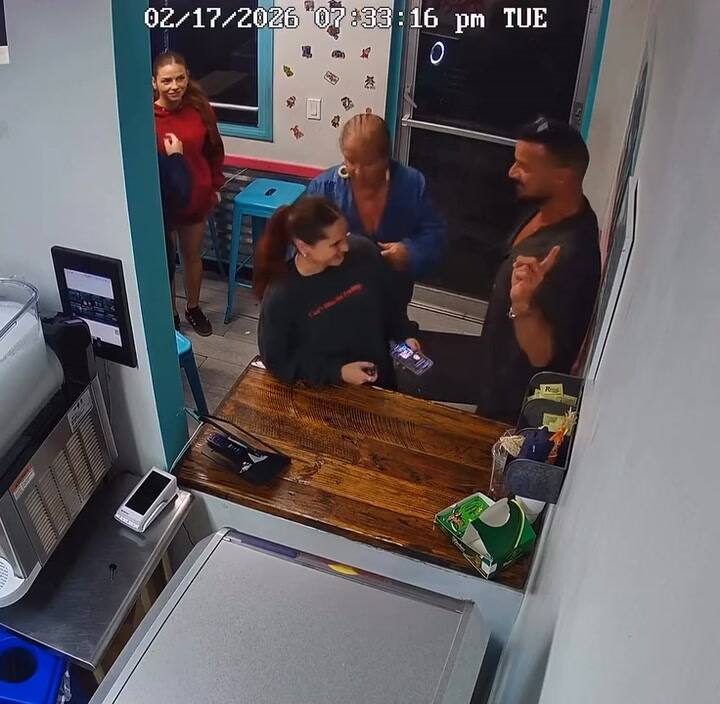 Sip 305 capta el momento en que Ricky Martín entra a su tienda