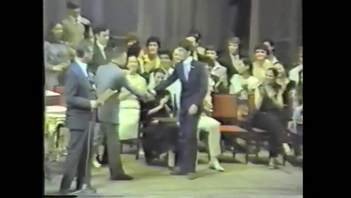 La premiación de Julio Bocca y Raquel Rossetti en Moscú en 1985 - Fuente: YouTube