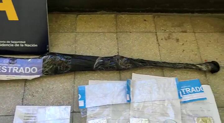 Cuatro detenidos, rifles y granadas en un operativo contra la facción “A.C.” de la mafia china