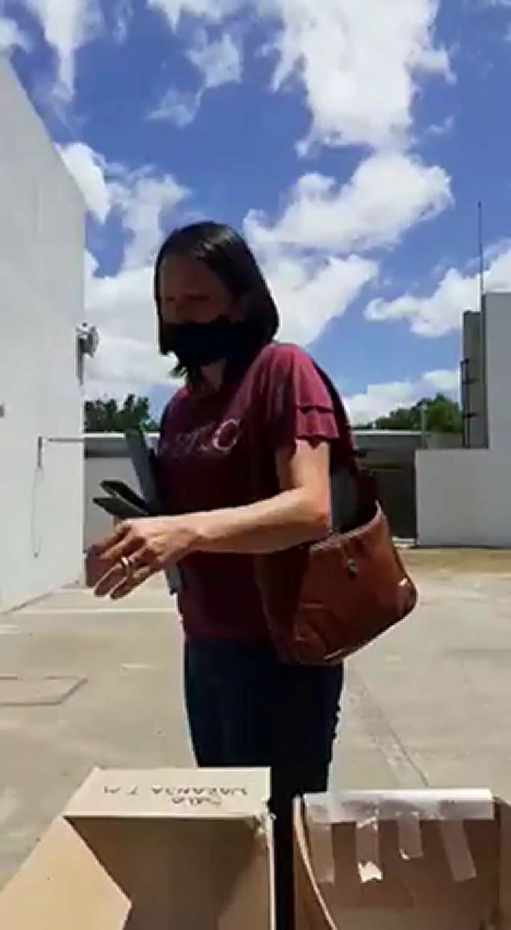 Alumna de Jardín de Infantes emociona a su maestra con un regalo especial