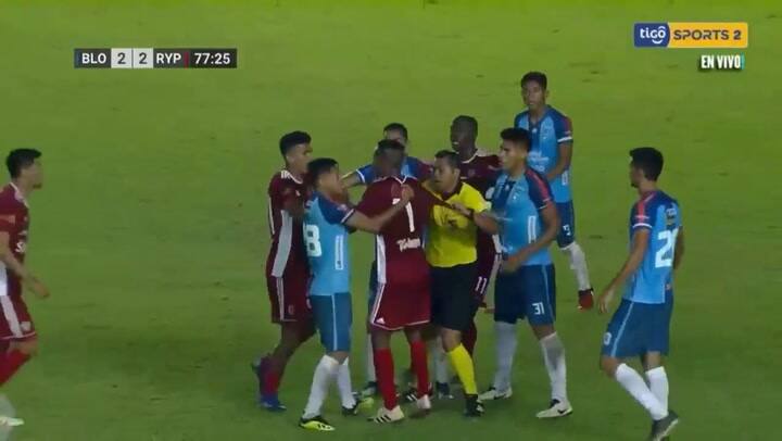 La estremecedora patada que impacta al fútbol boliviano - Fuente: Tigo Sports Bolivia