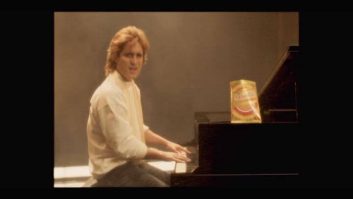 Luis Miguel, la serie: el comercial de papas fritas - Fuente: Netflix