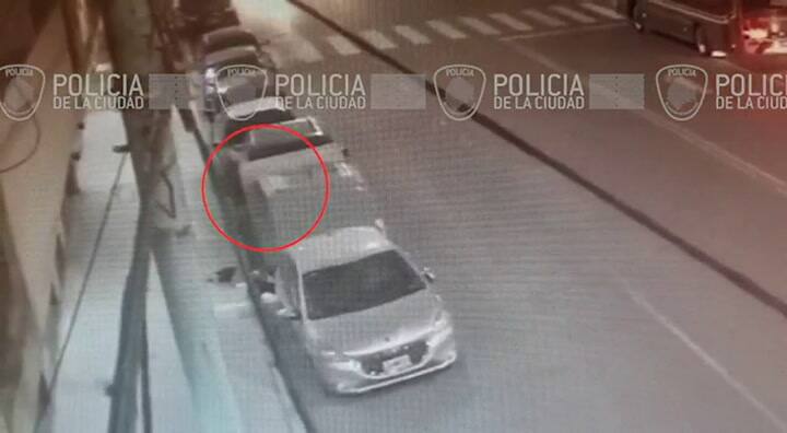 Ataque de quemacoches en Palermo: un hombre prendió fuego siete contenedores