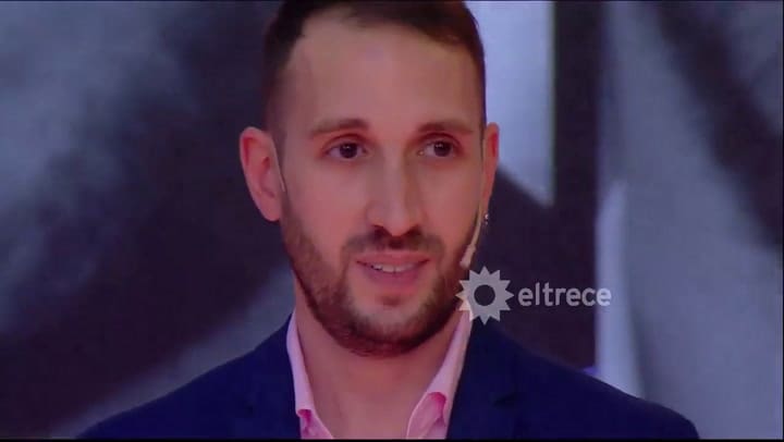 Los 8 escalones: un participante le contó a Guido Kaczka que su gato es fan de él (Video: eltrece)