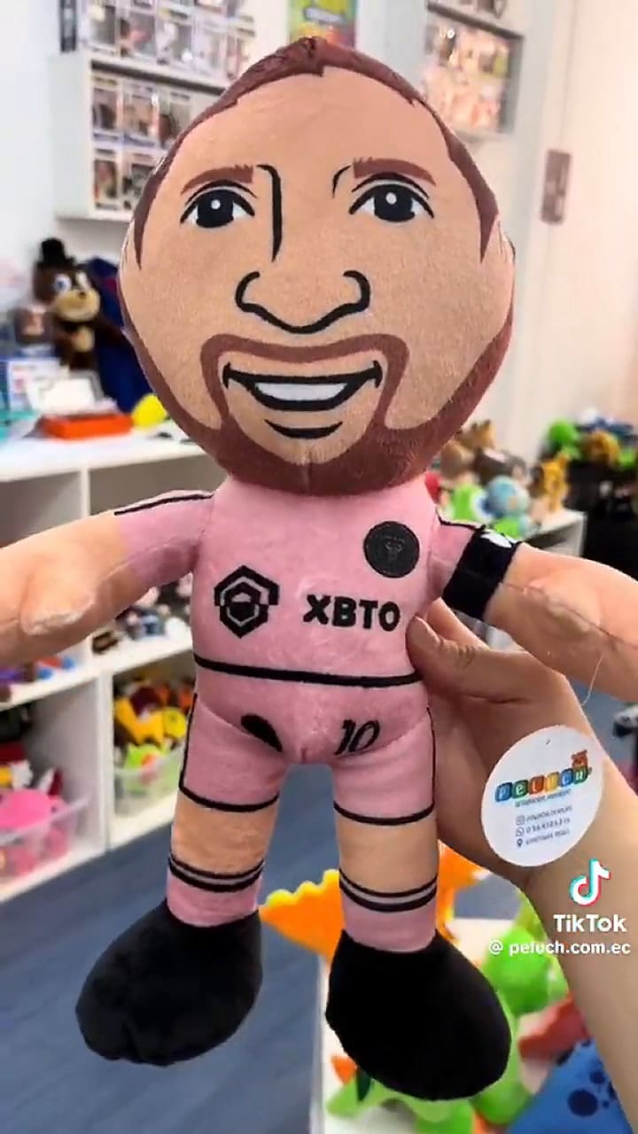 El peluche de Messi que causa sensación en el mercado